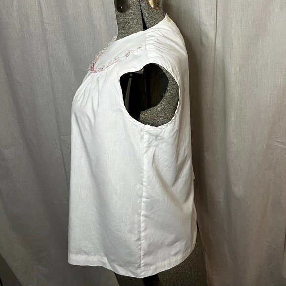 Vintage 1960s Women's White Bib Neck Sleeveless Blouse Size Large - Picture 7 of 13